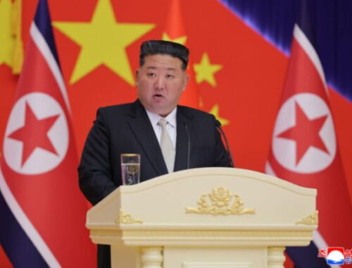 Kim pohrozil ďalším rozširovaním jadrového arzenálu, región je podľa neho na pokraji vojny
