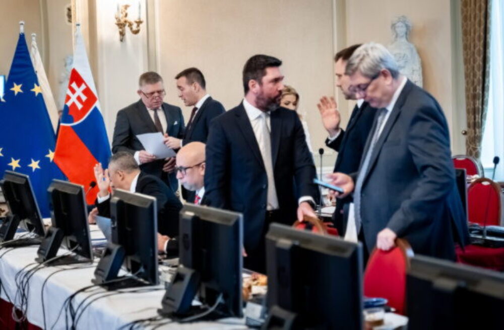 73523_698334350a27c547338885-640x420.jpg Ficova vláda dostala od Slovákov vysvedčenie. Aké známky získali jednotliví ministri?