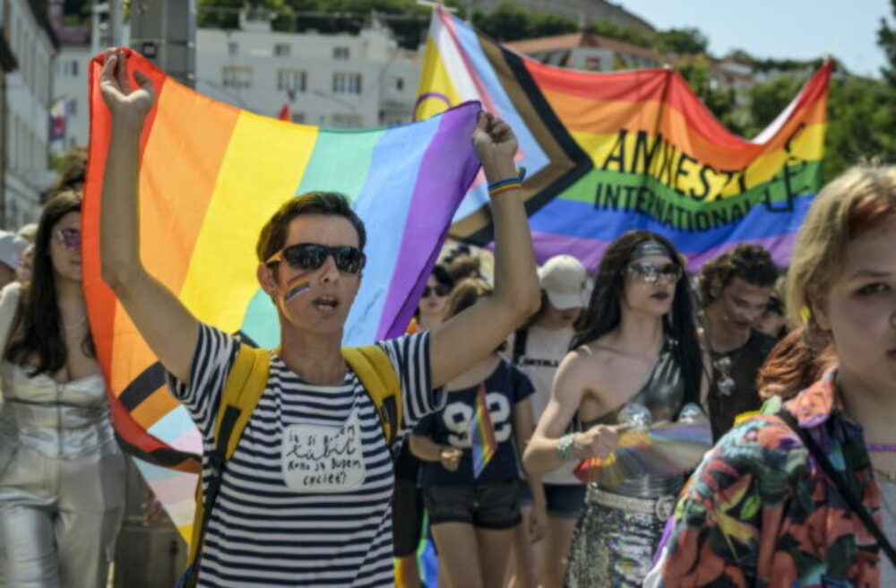Dúhový PRIDE Bratislava ponesie tému odvahy. Organizátori museli spustiť zbierku pre neisté financovanie