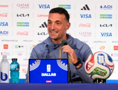 Scaloni nechcel prezradiť, že Messi nebude hrať. Zmenil to 91-ročný novinár, ktorého si váži