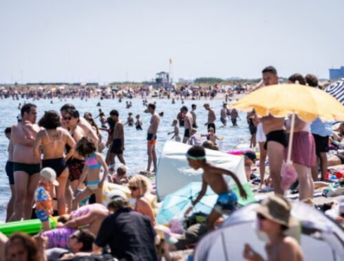 Top foto dňa (28. jún 2026): Extrémne horúčavy, ruské koleso, festival študentov a následky po zemetrasení