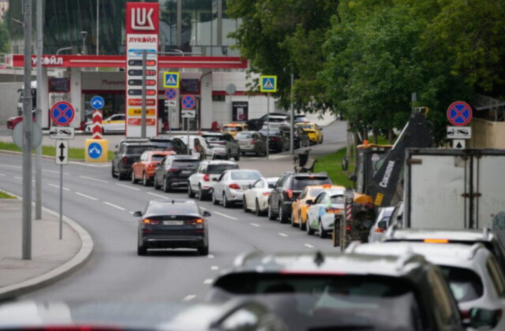 Top foto dňa (29. jún 2026): Tankovanie, hinduistické rituály, streľba a podpora Zuzany Aufrichtovej