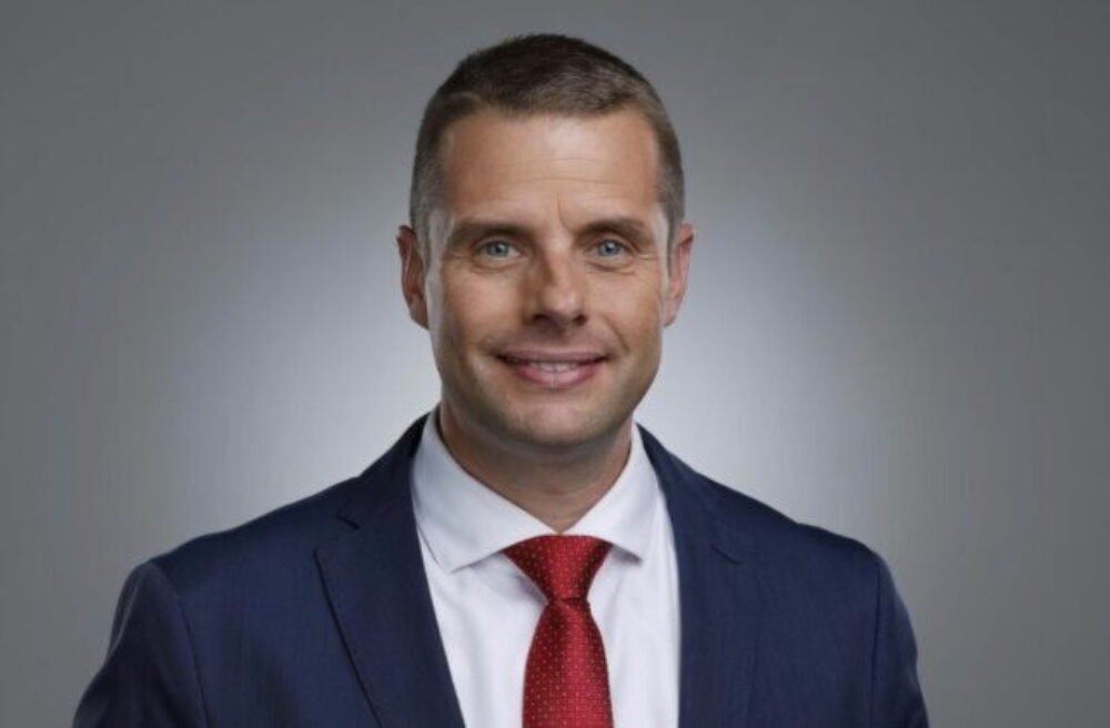 Martin Klus: Slovensko nepotrebuje dlhšie samosprávne mandáty. Potrebuje lepšiu demokraciu – KOMENTÁR