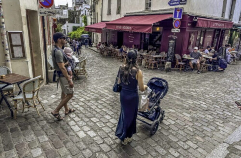 Francúzsko zaviedlo novú rodičovskú dovolenku, chce podporiť pôrodnosť