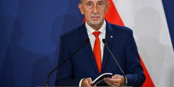Na večeri NATO nebudem, pôjde tam Babiš s manželkou, vyhlásil Petr Pavel