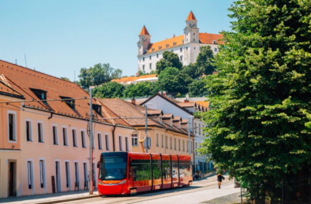 74332_mhd-bratislava-elektricka-640x420.jpg Ako v Bratislave dostať ľudí z áut do MHD? Vallo, Winkler, Ráž a ďalší kandidáti na primátora predstavili návrhy