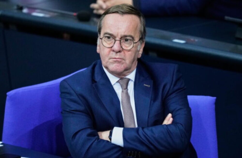 74487_germany_politics_31286-640x420.jpg Nemecký minister obrany odmieta poskytovať informácie krajinským vládam, ak ich ovládne krajná pravica