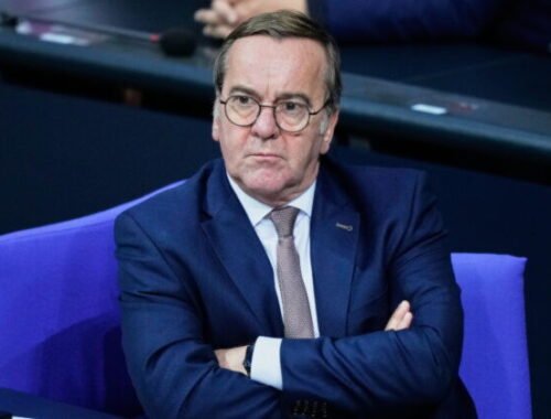 Nemecký minister obrany odmieta poskytovať informácie krajinským vládam, ak ich ovládne krajná pravica