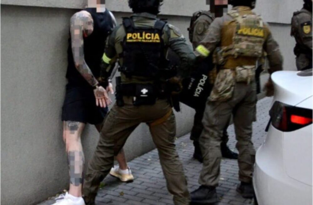 74624_titulka-pz-640x420.jpg Policajti odhalili investičné podvody s kryptomenami, pri medzinárodnej akcii zadržali 11 osôb – FOTO