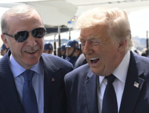 Trump vyzdvihol „chémiu“ s Erdoganom, na samite NATO v Ankare kritizoval európskych spojencov