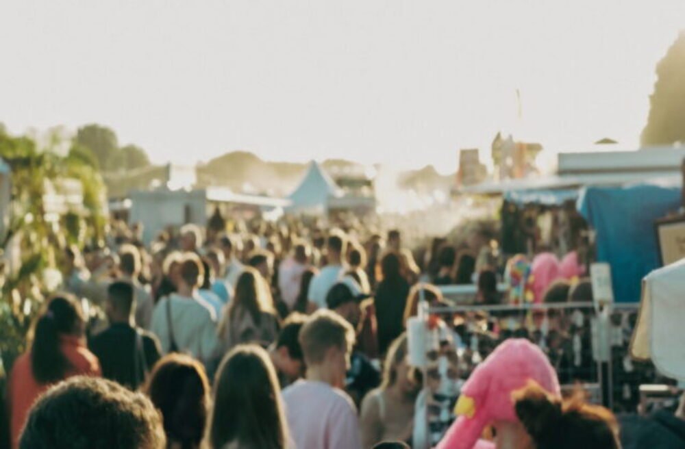 Festivalová sezóna je raj pre podvodníkov so vstupenkami, NBÚ varuje pred ich čoraz sofistikovanejšími metódami