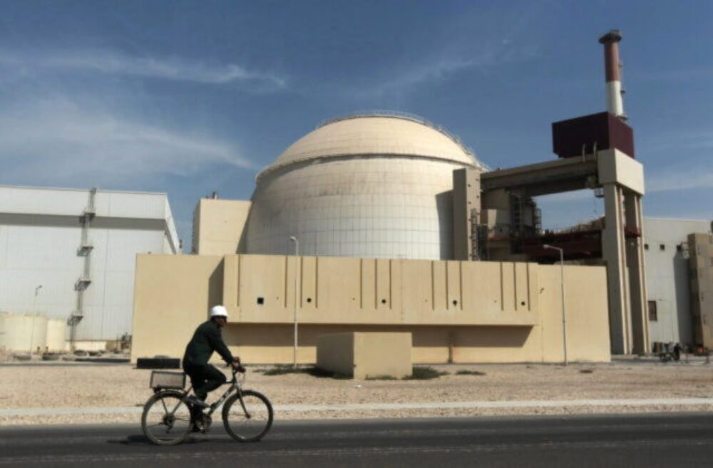 74791_eu_iran_nuclear_61444-e8cca13474ca4b19a8b1897350b77ec5-1-640x420.jpg Americké vzdušné sily zasiahli okolie jedinej iránskej jadrovej elektrárne, hlásia výbuchy