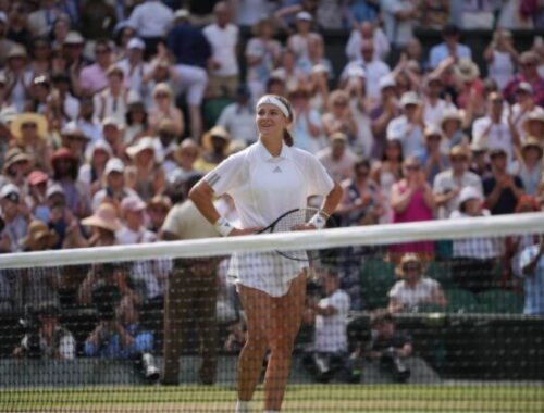 České tenistky dobyli Wimbledon už pred finále. O titul si zahrajú Muchová a Nosková – VIDEO
