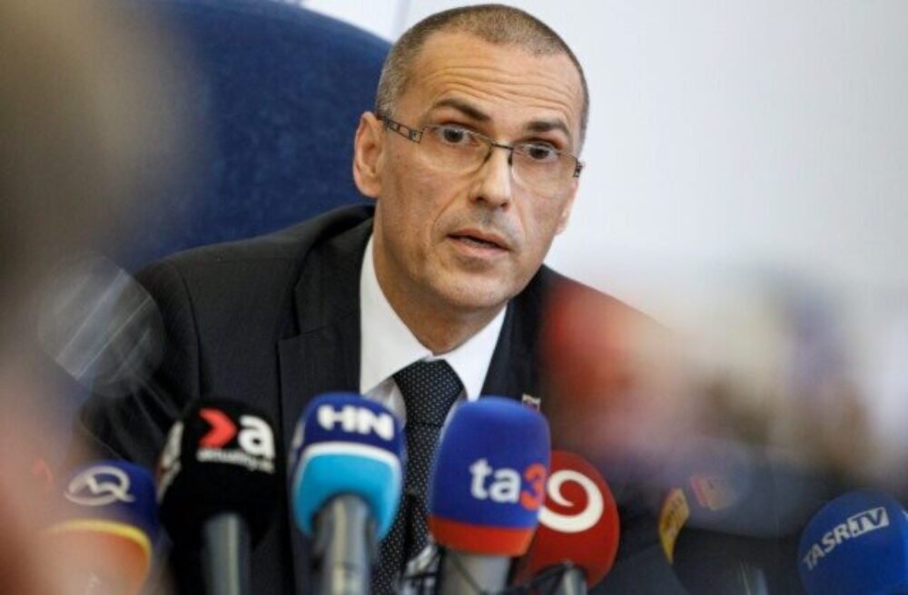 74843_zilinka33-640x420.jpg Žilinka dostal vyhrážky o uložení bomby na generálnej prokuratúre aj u neho doma, hovorí o smutnej vizitke doby
