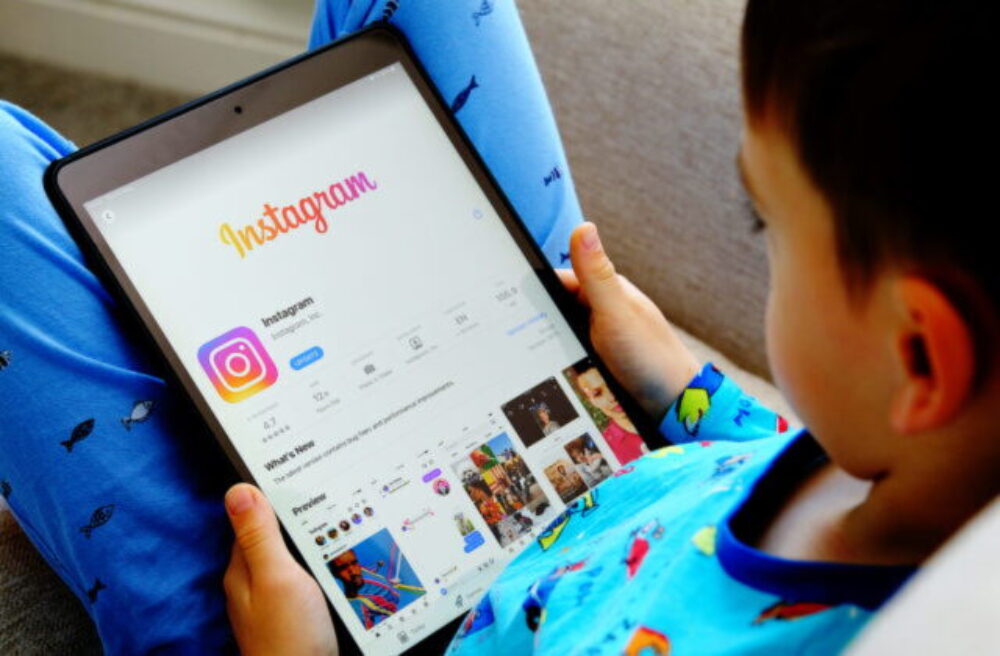 Už aj Mete hrozí mastná pokuta. Komisia žiada, aby zmenila návykový dizajn Facebooku a Instragramu