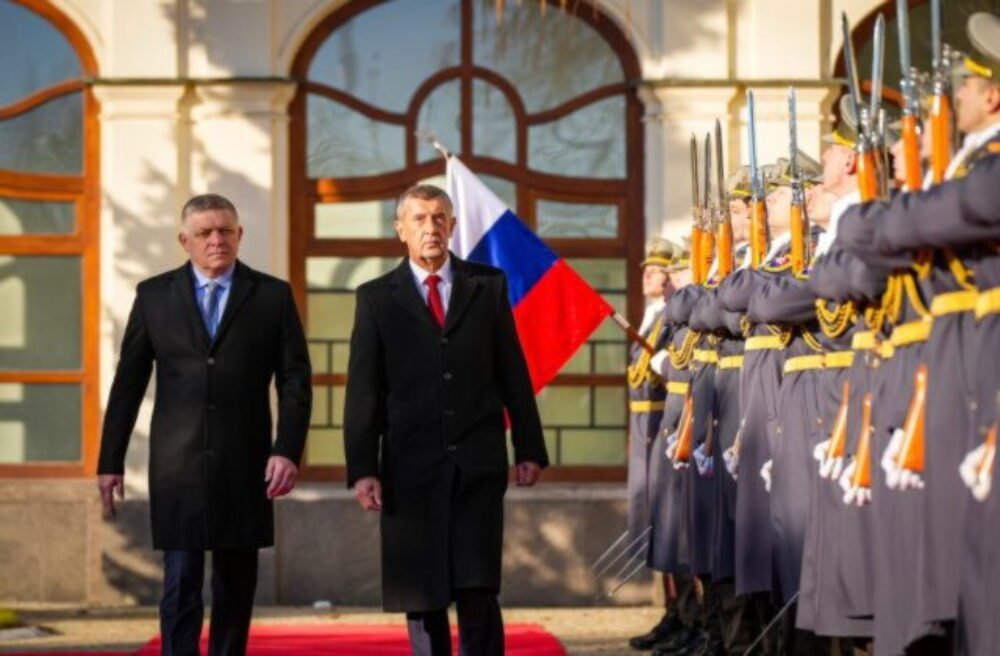 75040_babis-fico-640x420.jpg Prieskum ukázal cezhraničný paradox, Slováci majú k Babišovi bližšie než Česi k Ficovi