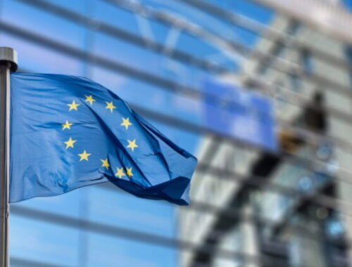 Európska komisia zvažuje zmiernenie dane pre veľké firmy, chce odblokovať rokovania o rozpočte