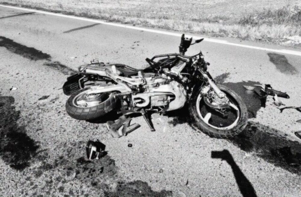 Ďalšia tragická nehoda na cestách, zrážku s autom neprežil 55-ročný motorkár – FOTO