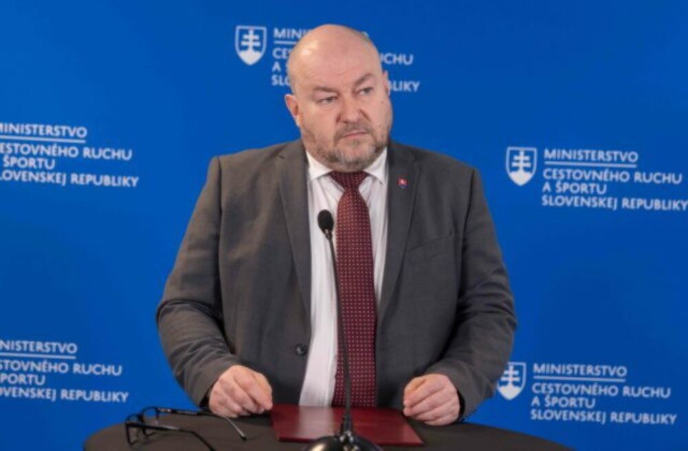 75515_foto-m.a._1-640x420.jpg Poslali im 7 miliónov, ale viac nechcú. Minister Huliak znova pozastavil financovanie SFZ