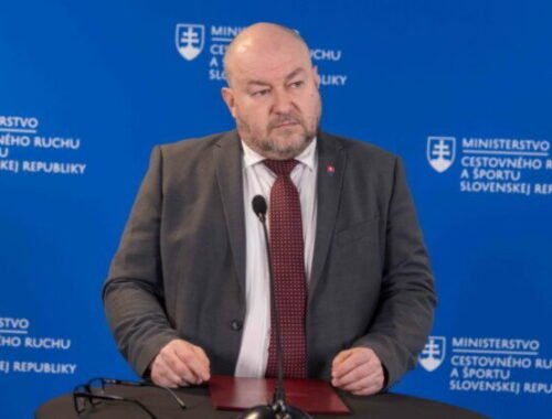 Poslali im 7 miliónov, ale viac nechcú. Minister Huliak znova pozastavil financovanie SFZ