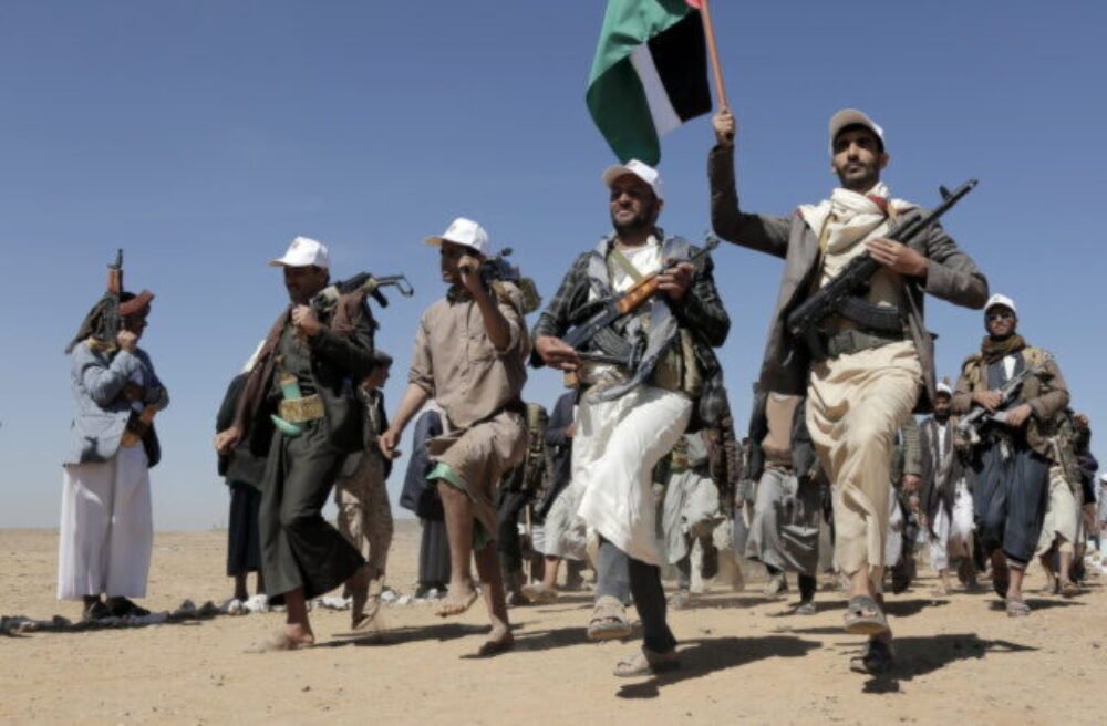 75856_yemen-houthis-crackdown_52024-640x420.jpg Húsíovia zaútočili dronom na letisko v Saudskej Arábii, zasiahli hlavný radar