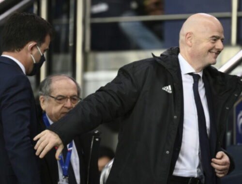 Infantino po stiahnutí kontroverzného investičného plánu čelí kritike, v Maroku však našiel podporu