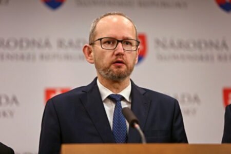 Progresívci spochybňujú pôvod cestných radarov, ministerstvo vnútra tvrdenia odmieta – VIDEO