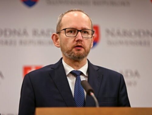 Progresívci spochybňujú pôvod cestných radarov, ministerstvo vnútra tvrdenia odmieta – VIDEO
