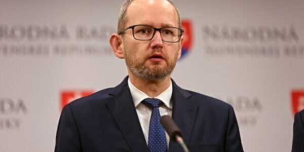 Progresívci spochybňujú pôvod cestných radarov, ministerstvo vnútra tvrdenia odmieta – VIDEO