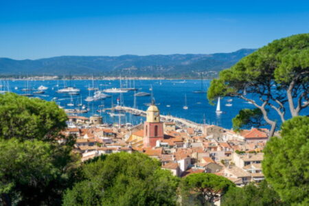 Polícia vo francúzskom Saint-Tropez zadržala štyroch Španielov pre krádež hodiniek za 300-tisíc dolárov