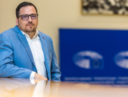EÚ naďalej vyváža strategickú surovinu do Ruska. Europoslanec Zdechovský varuje pred možnou podporou vojnového priemyslu