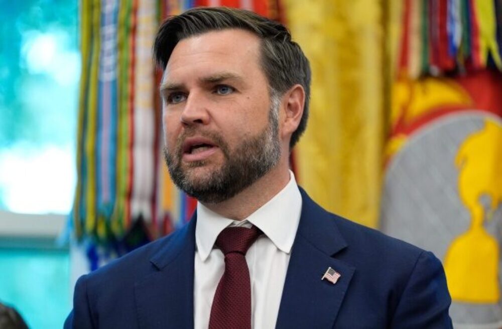 Vance: Prioritou USA vo vojne s Iránom je už zlacnenie ropy, nie jadrový program