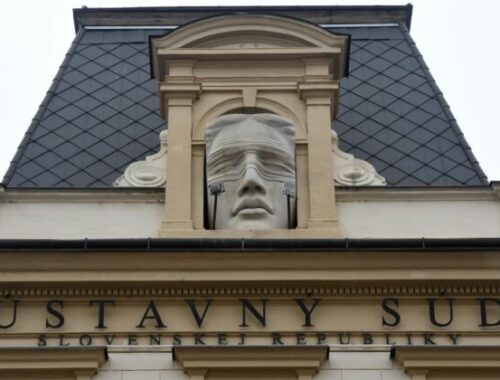 Ústavný súd sa obrátil na Európsky súdny dvor s prejudiciálnou otázkou, týka sa manželstiev osôb rovnakého pohlavia
